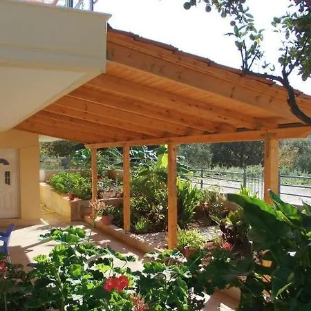 Oasis Drymades מלון